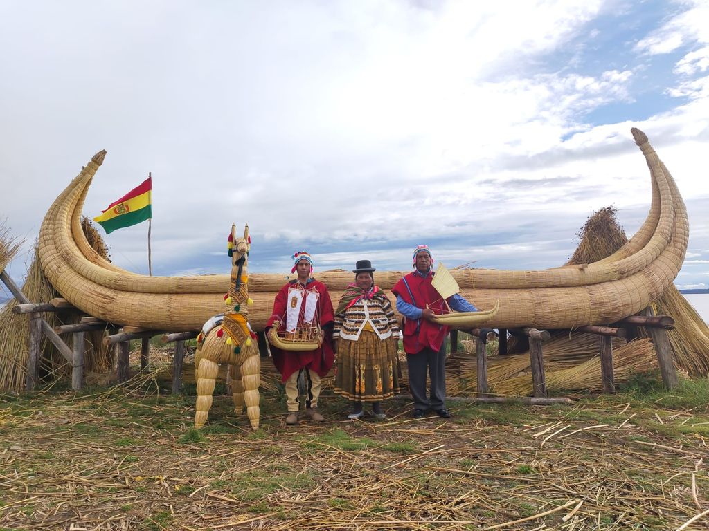 La balsa Yampú marca el inicio de una aventura inolvidable. No es solo una nave de Totora, es un sueño hecho realidad. Para esta familia de Robinsones no hay horizonte inalcanzable 