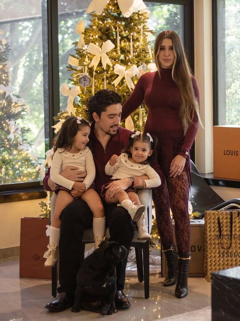 Álex Fernández con su familia.