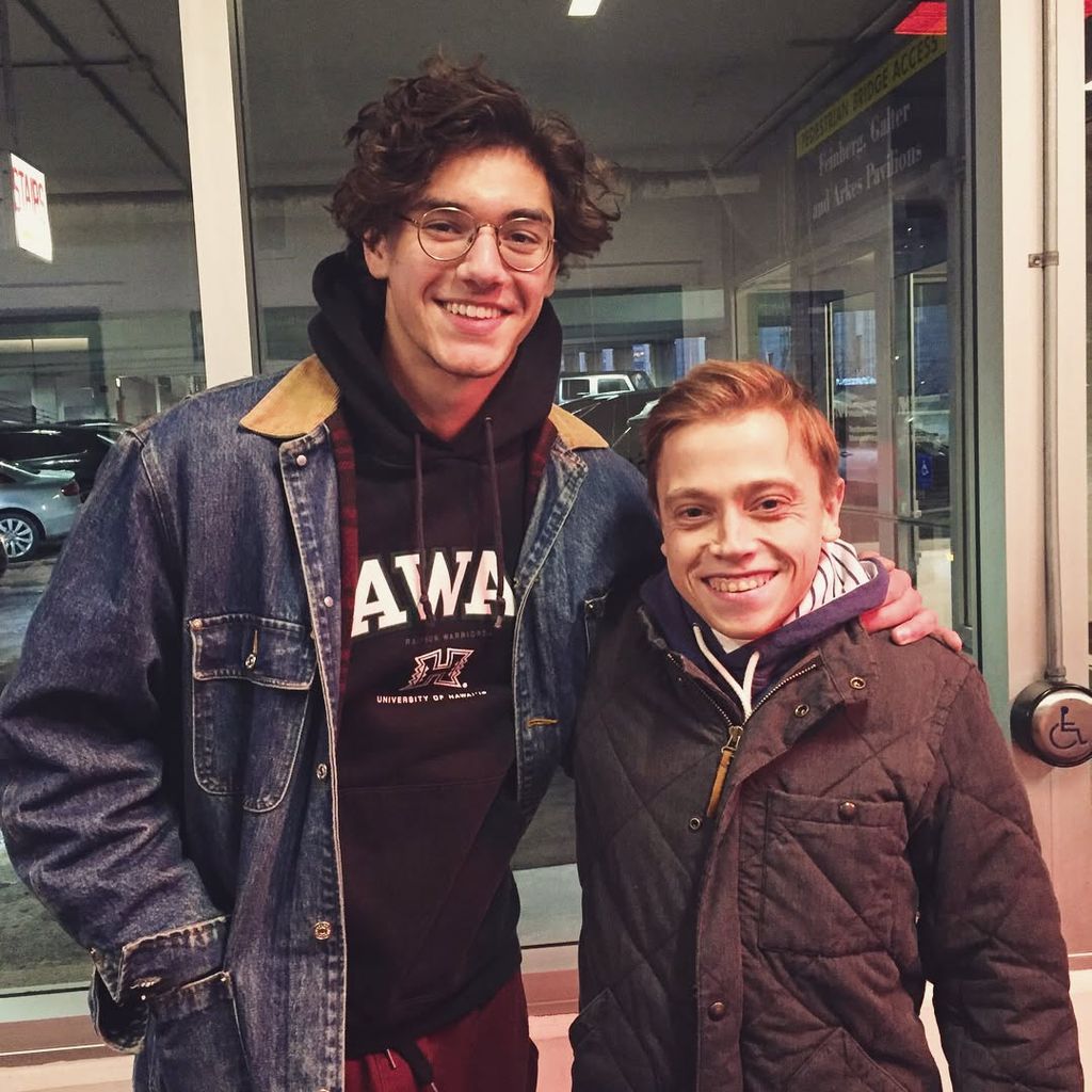 Belmont junto a su amiga Brendan, un joven con una enfermedad renal