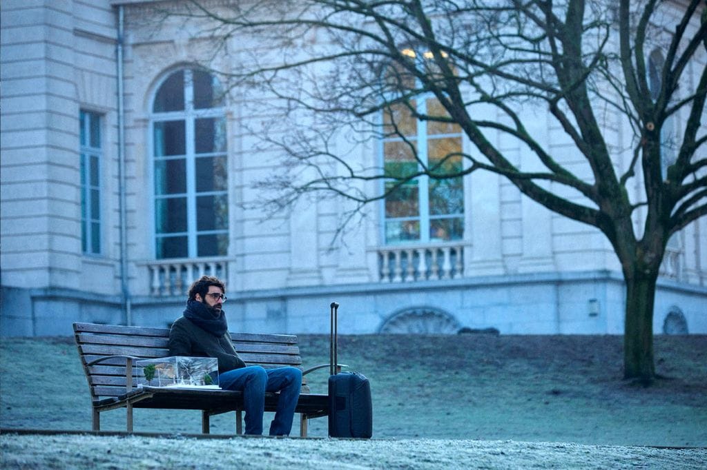 La trama principal transcurre en la bella e histórica ciudad belga de Lieja