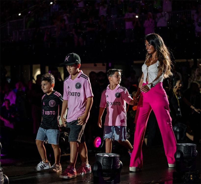 Antonela Roccuzzo con sus hijos