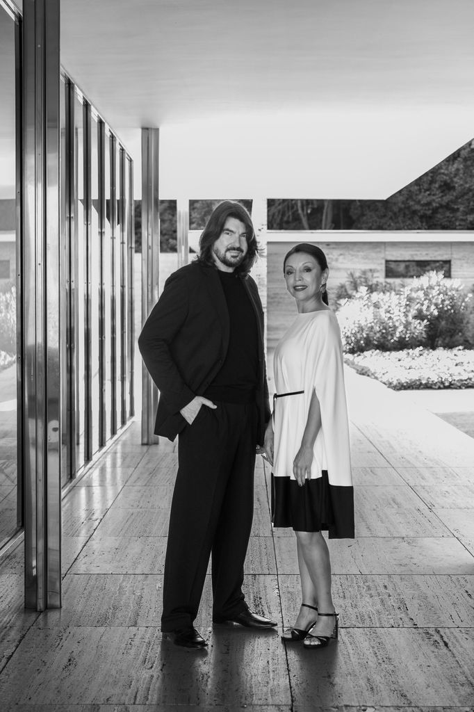 Stéphane Rolland junto a Albasarí Caro, directora de Barcelona Bridal Fashion Week