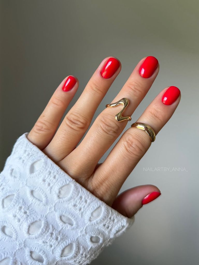 Manicura roja para novias