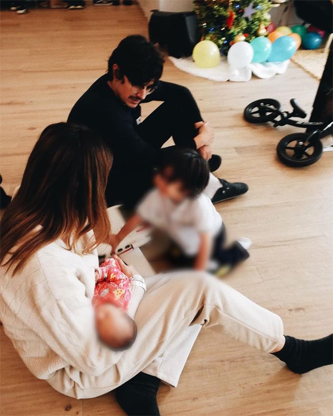 Dafne Fernández con su familia