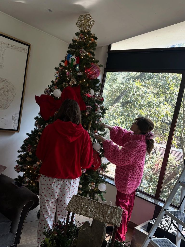 Itatí Cantoral presumió fotos de la puesta del arbolito