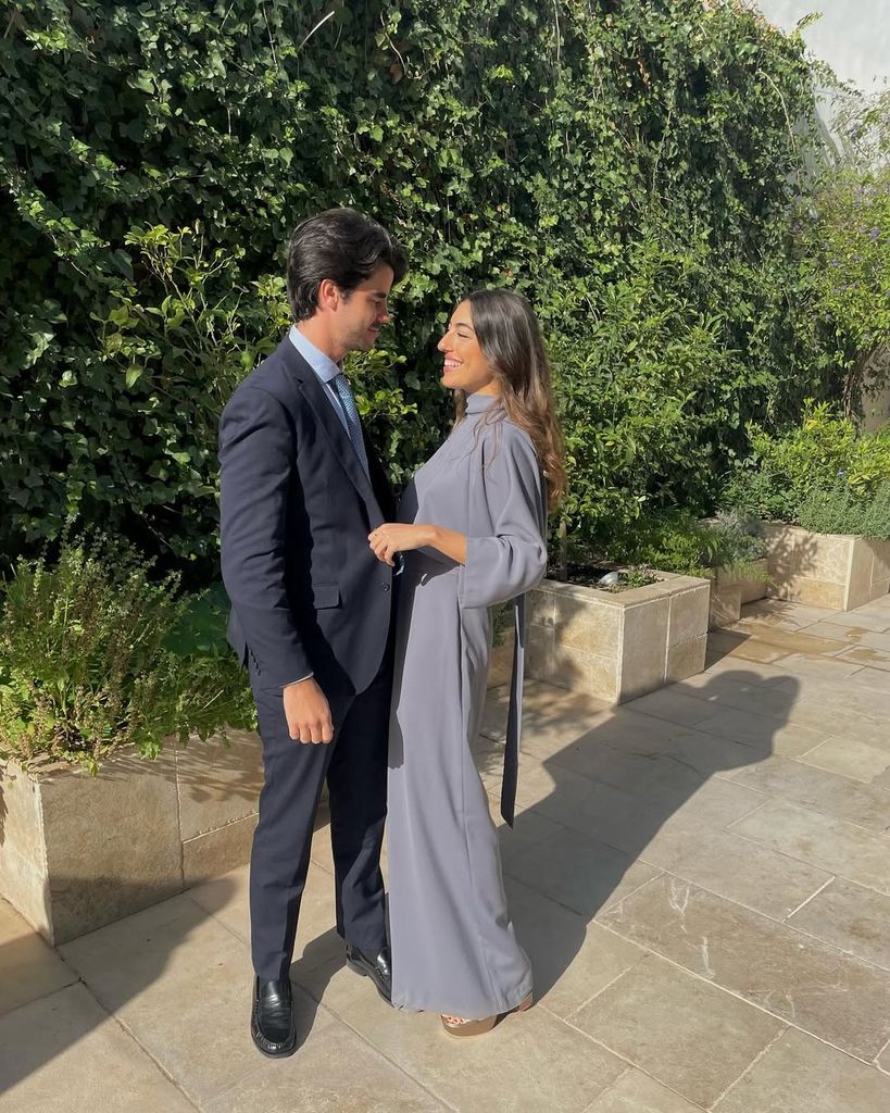 Claudia con su novio, Vicente, en una boda