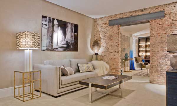 La tienda Nacho de la Vega (en la calle Columela de Madrid) amplía sus metros y renueva su interiorismo, creando un espacio sugerente y muy elegante.