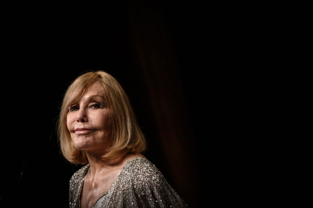 La actriz de 93 años considera que Sweeney "enseña demasiado" de la cintura para arriba y no quiere que la cinta tenga un marcado carácter "sexual"