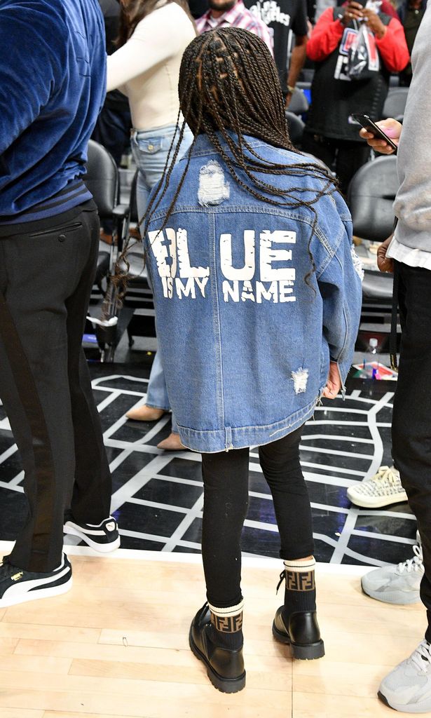 comunmente vista en eventos deportivos junto a su pap a los ocho a os blue ya mostraba su experiencia con la moda esta foto es la prueba