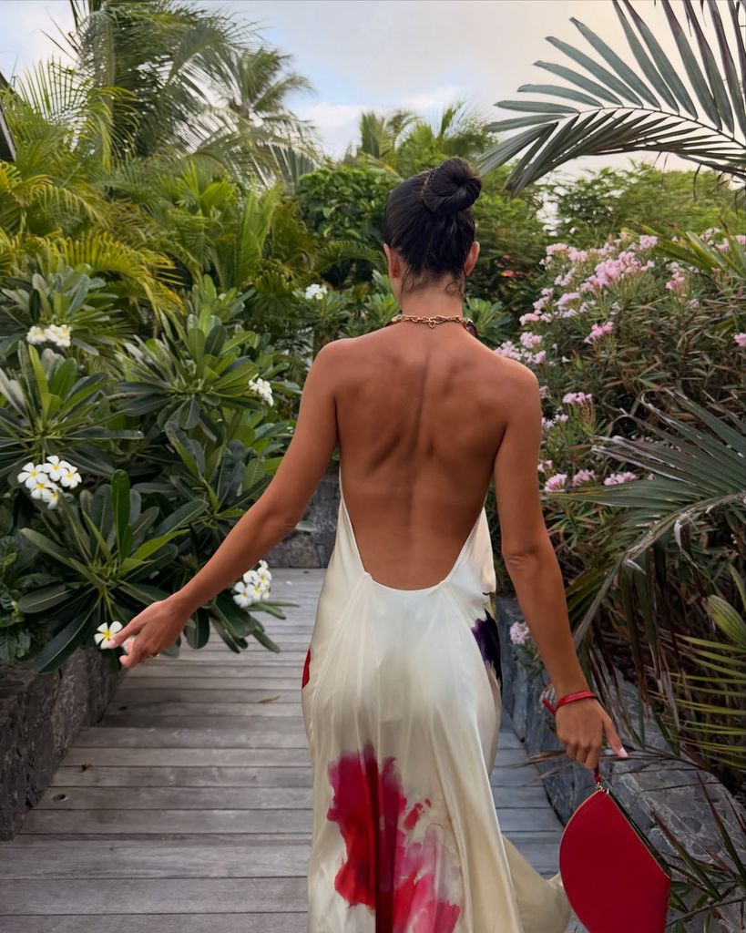 Carmen Montero Mundt después de su compromiso con George Russell con vestido elegante su espectacular anillo