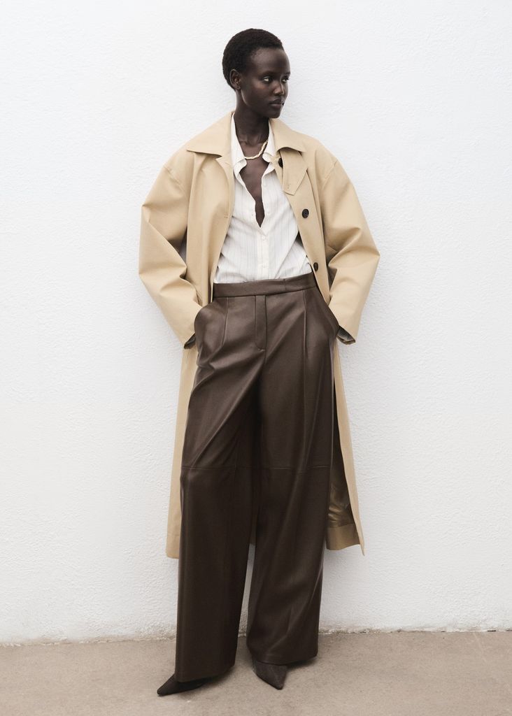 Pantalón 'wide leg' efecto piel de Mango (39,99 euros)