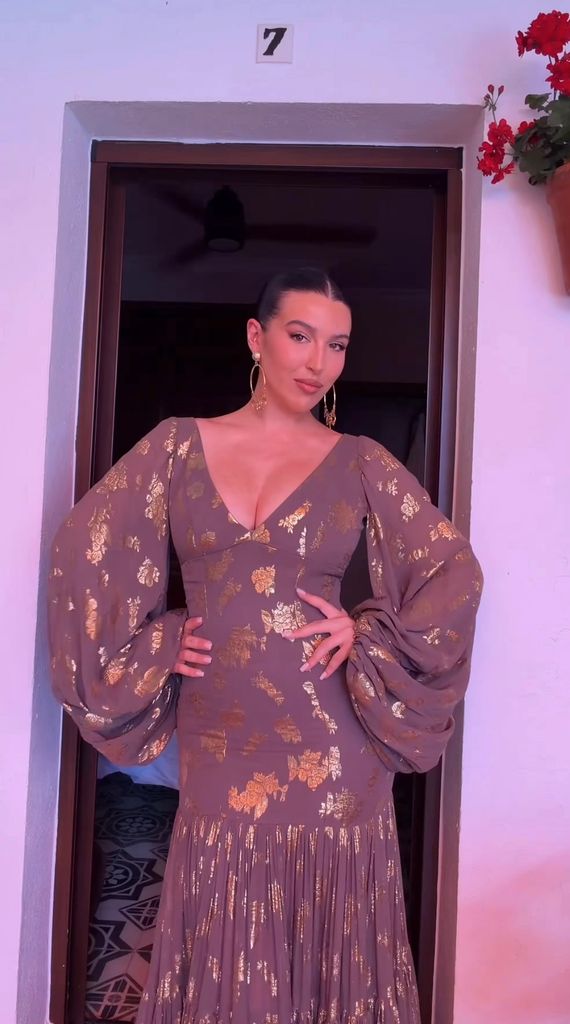 Alba Díaz con un vestido de su madre, Vicky Martín Berrocal, de hace 14 años.