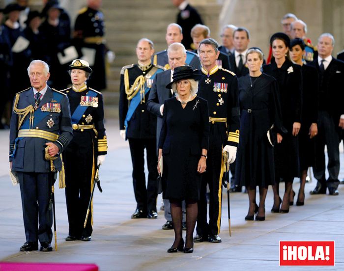 La familia real británica despide a la reina Isabel II