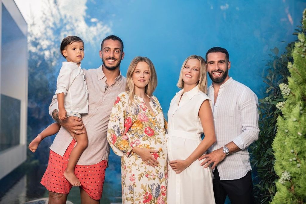 Dani Carvajal y Joselu con Daphne y Melanie Cañizares