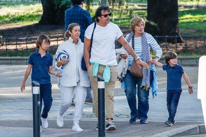 Ion Aramendi con su familia