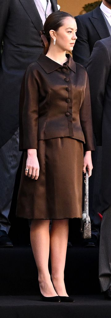 Alexandra de Hannover con total look marrón satinado en el Día Nacional de Mónaco