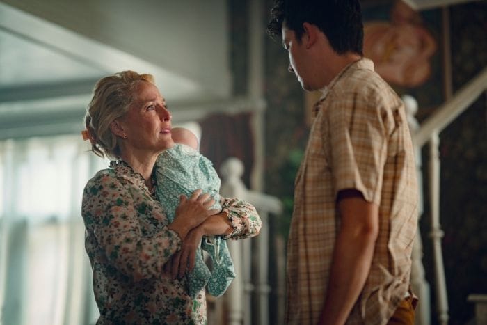 Asa Butterfield es Otis en 'Sex Education', que en la cuarta temporada ha dejado de ser hijo único
