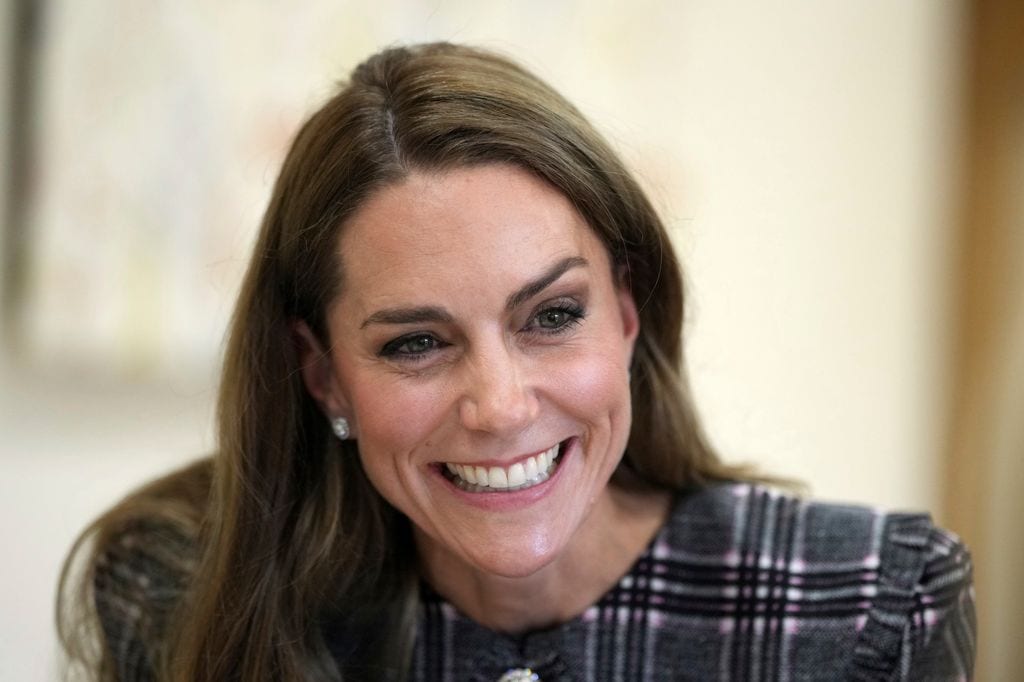 Kate Middleton, princesa de Gales y el príncipe Guillermo en una visita al National Federation of Women's Institute 2025