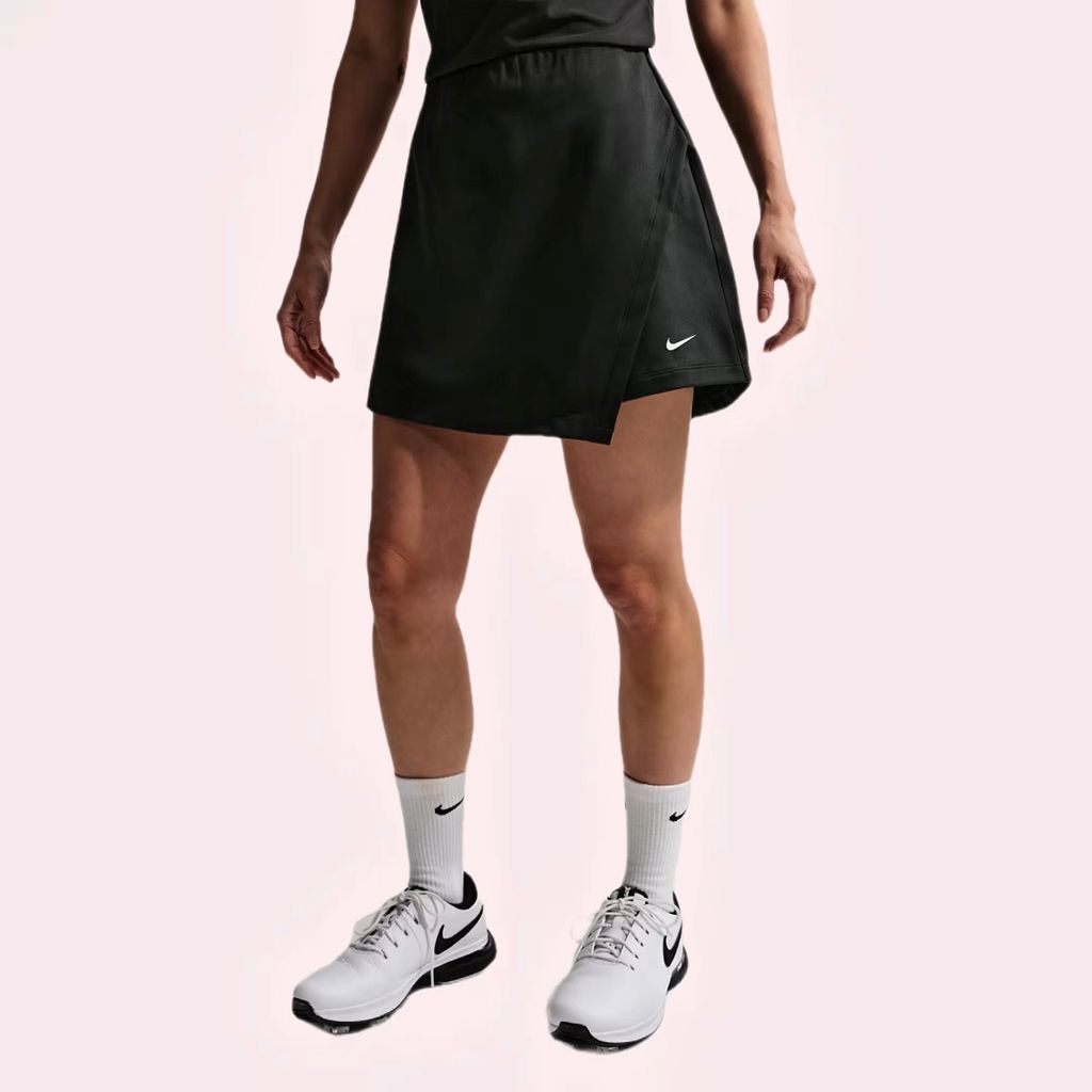 Falda negra de Nike con bolsillos