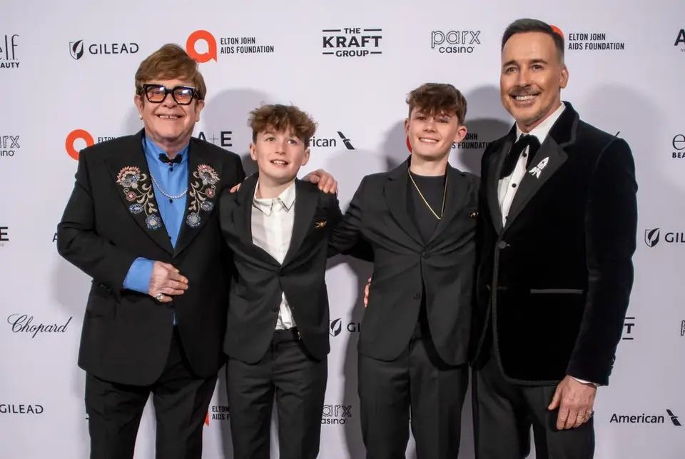 Elton dejó de girar su música para estar con sus hijos