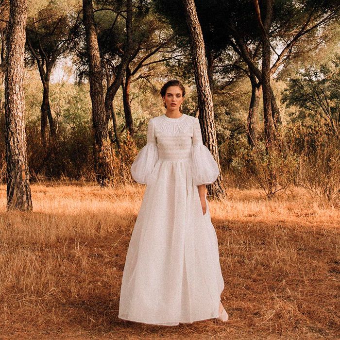 Vestido de novia con mangas abullonadas de Romancera