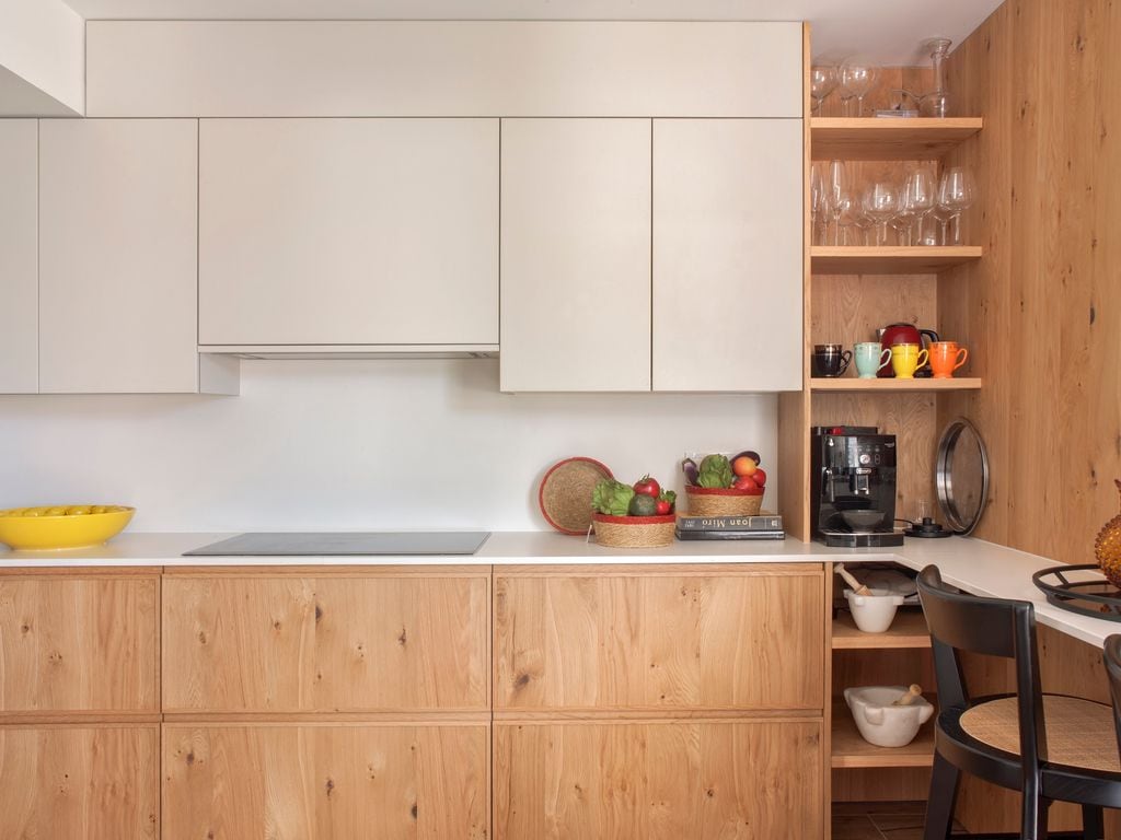 Cocina moderna con muebles sin tiradores. 