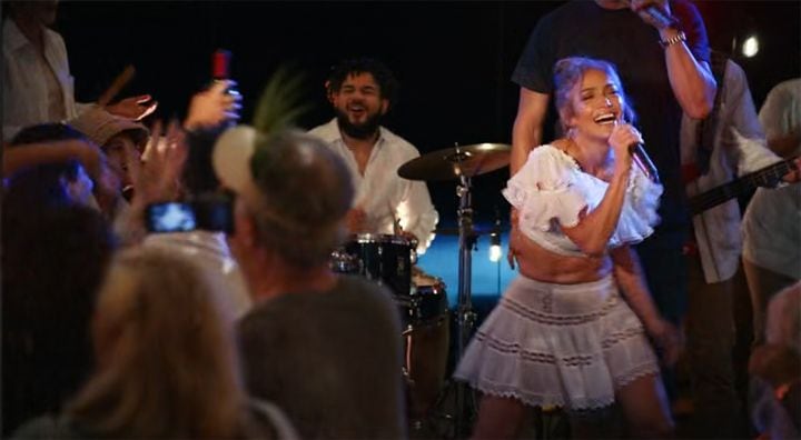 Jennifer Lopez viste un look ibicenco de Charo Ruiz en su última película