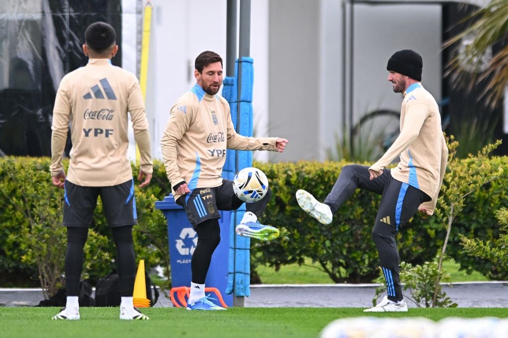 Lionel Messi entrena con la Selección Argentina de cara al partido contra Venezuela.