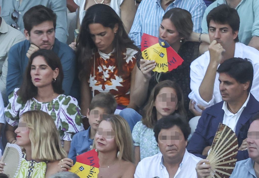 Francisco Rivera y Lourdes Montes con sus hijos Carmen y Curro viendo torear a Roca Rey en El Puerto de Santa María, Cádiz, el 2 de agosto de 2026