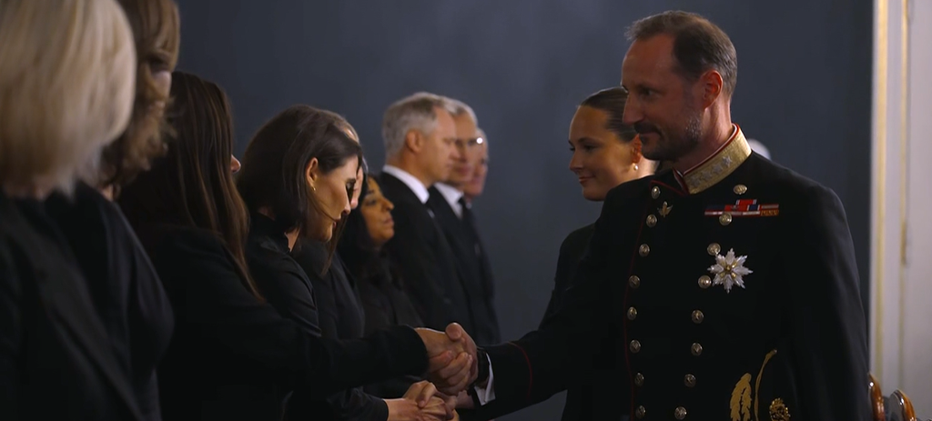 Haakon de Noruega se reúne con el gobierno tras la muerte del rey Harald