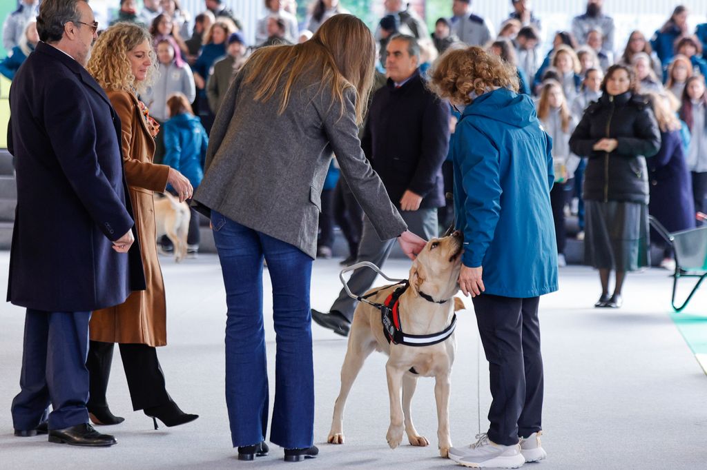 La infanta Sofía en un acto con perros guía de la ONCE