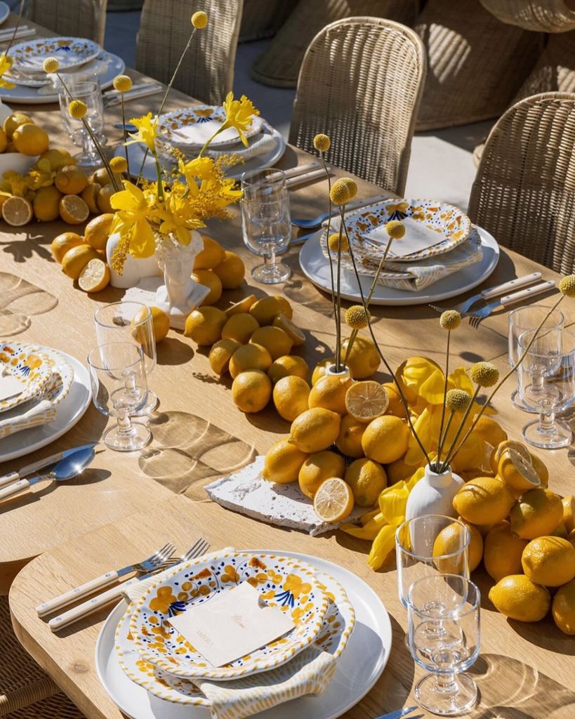 Decoración de mesas de boda con frutas y verduras limones escultura frutal