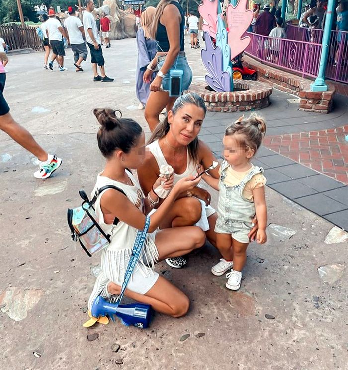 Elena Tablada y sus hijas