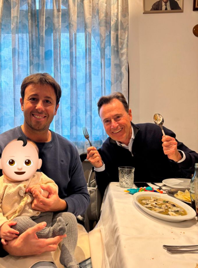 Matías Prats, junto a su hijo y su nieto pequeño