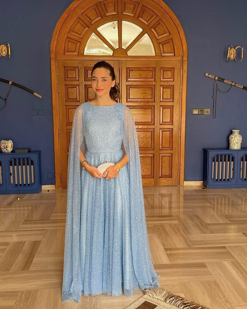La diseñadora Edelina Joyce, que viste a muchas princesas hachemitas, le hizo a la princesa Jalila este vestido para la boda más importante de las últimas décadas, la de su primo, el príncipe heredero, Hussein