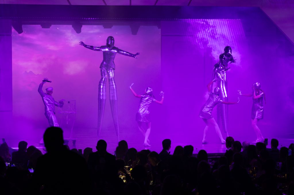 Los acrobáticos números de la Dulce Compania