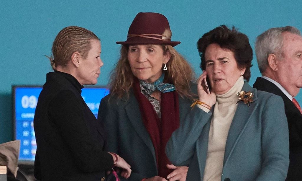 La infanta Elena, junto a Kalina de Bulgaria (izquierda) y su buena amiga, Rita Allendesalazar (derecha)