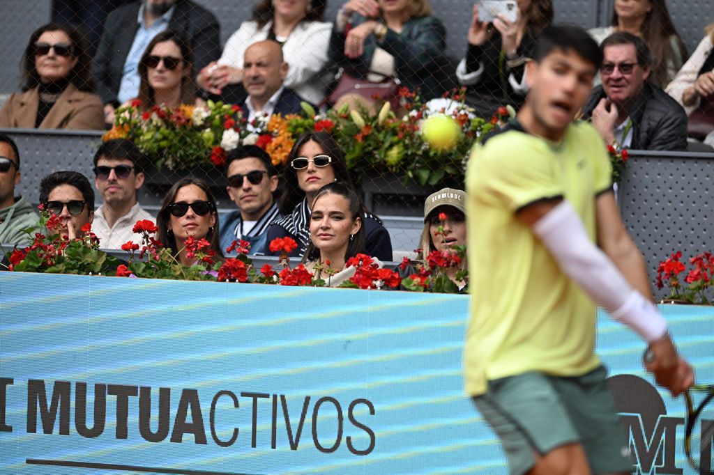 Marc Márquez y su novia, Gemma Pinto, Pablo Castellano, María Pombo y, Laura Escanes animan Carlos Alcaraz en el Mutua Madrid Open de 2024
