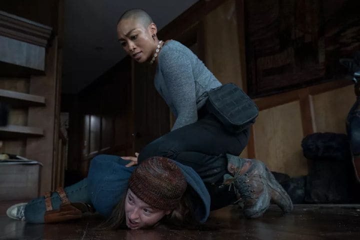 Ellie presencia el asesinato de Joel sin poder hacer nada para imperdirlo