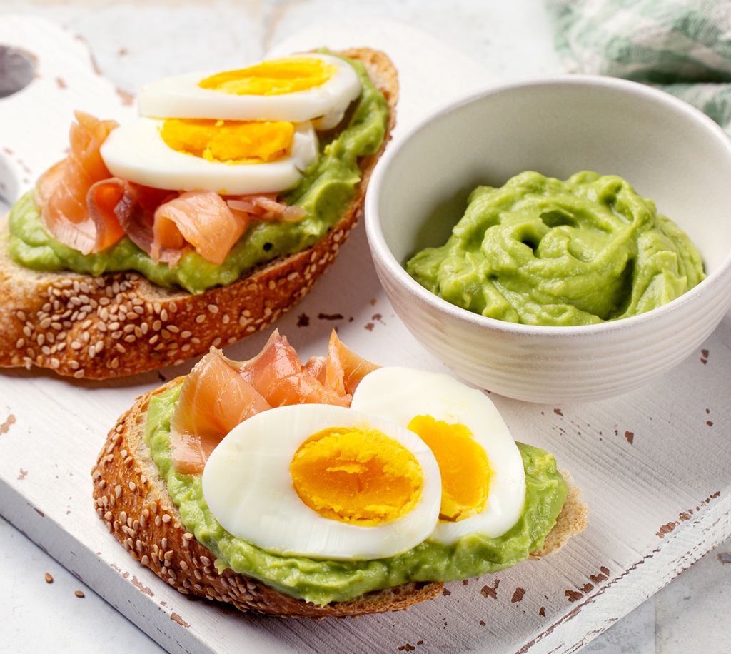 La crema de aguacate, muy versátil a la hora de preparar tostadas saladas y dulces.