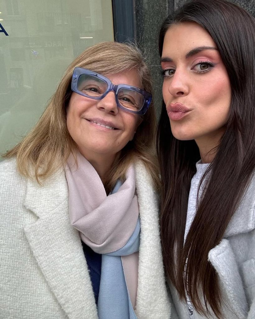 Dulcedida con su madre
