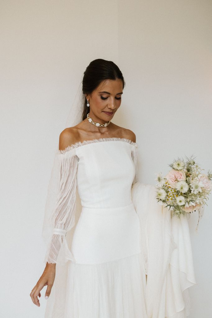 Vestido de novia bardot de Lola Martín Atelier boda Córdoba
