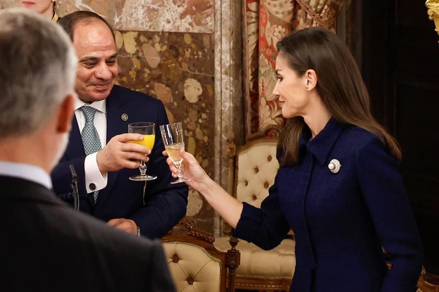 La reina Letizia brinda con el presidente de Egipto en un almuerzo oficial en Madrid 