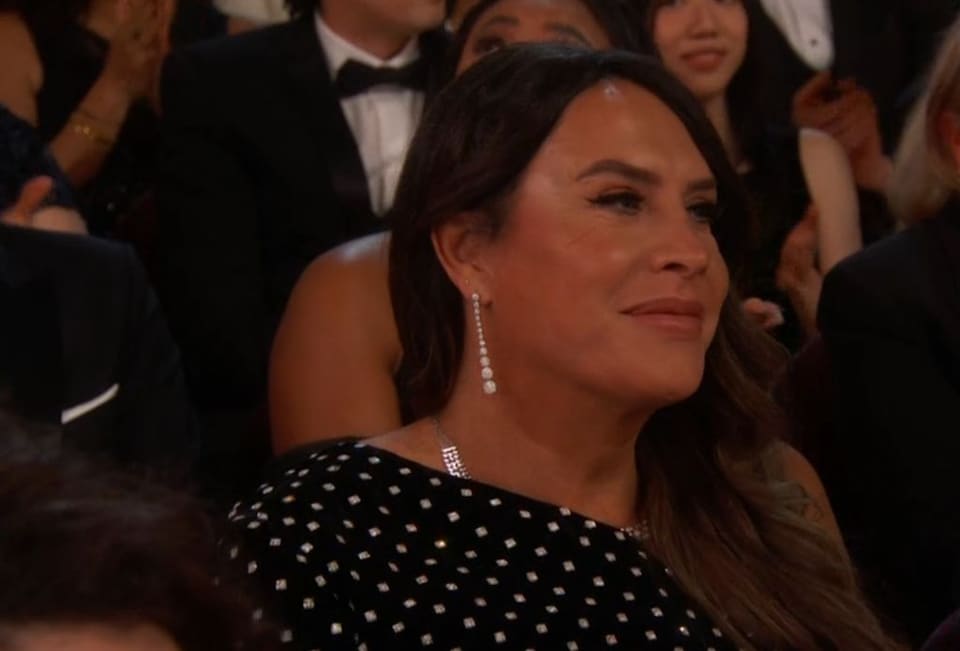 Karla Sofía Gascón, sin alfombra roja ni Oscar, pero con el apoyo de su  mujer y su hija en la ceremonia
