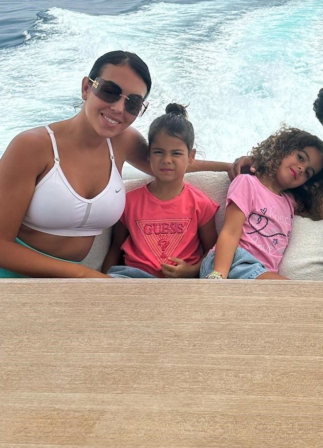 Georgina Rodríguez ha contado que sus hijas Eva y Alana tienen personalidades muy distintas.