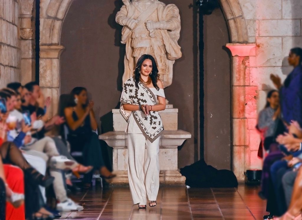 Alessandra aún está llena de proyectos a futuro, y no descarta presentar su colección en la Paris Fashion Week