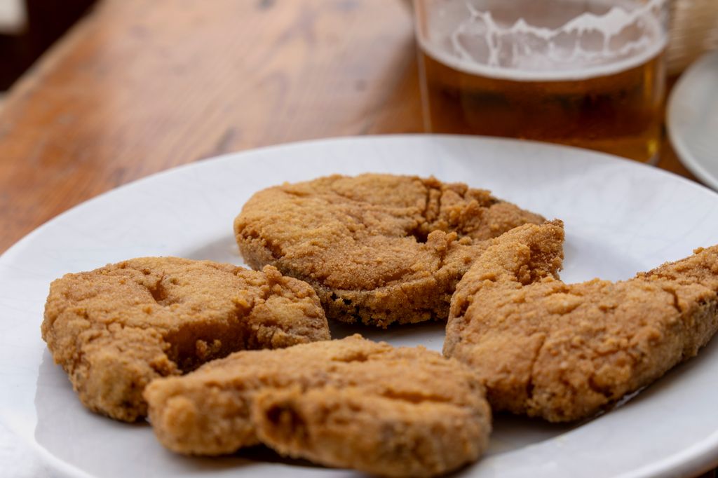 cazón en adobo, en rodajas