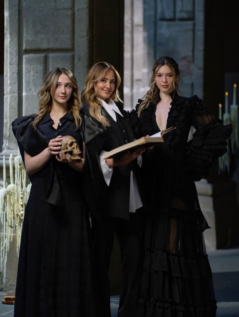 Andrea Legarreta junto a sus hijas Mía y Nina Rubín