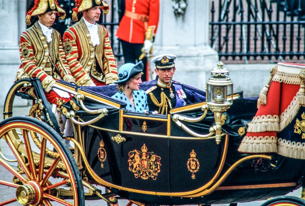 40 años del vestido de lunares de Diana de Gales en la boda de Sarah Ferguson y el príncipe Andrés
