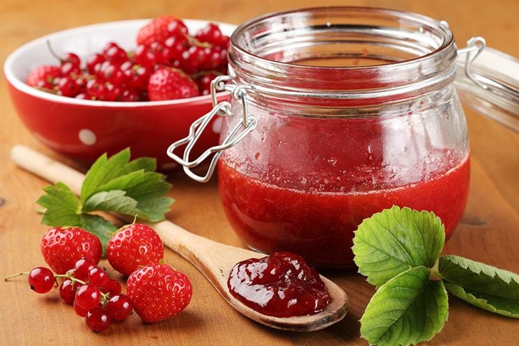 Mermelada de fresas y grosellas